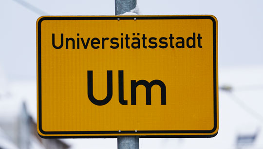 Ortsschild: Universitätsstadt Ulm